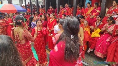  पाशुपत क्षेत्रमा तिजको रौनक, तस्बिरमा हेरौं भक्तजनका अनेक मुद्रा 